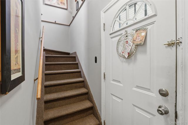 1 Ivanhoe Place, Valley Stream, NY 11580