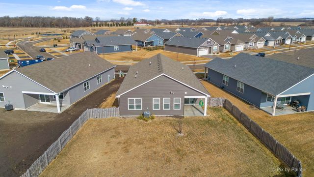 927 Plateau Drive, Pingree Grove, IL 60140