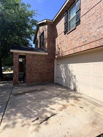 10004 Quail Glen Drive, Fort Worth, TX 76140