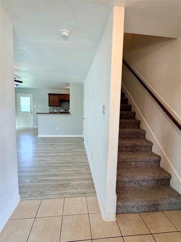 10004 Quail Glen Drive, Fort Worth, TX 76140