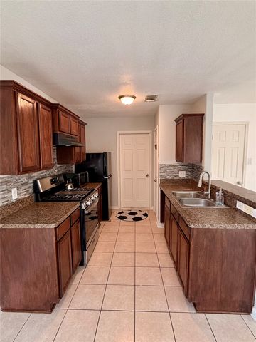 10004 Quail Glen Drive, Fort Worth, TX 76140