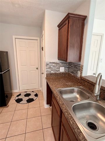 10004 Quail Glen Drive, Fort Worth, TX 76140