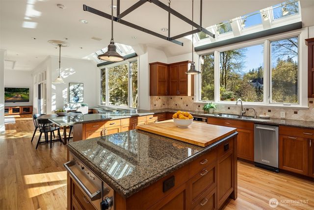 22119 NE 140th Way, Woodinville, WA 98077