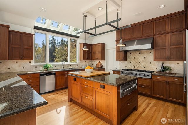 22119 NE 140th Way, Woodinville, WA 98077