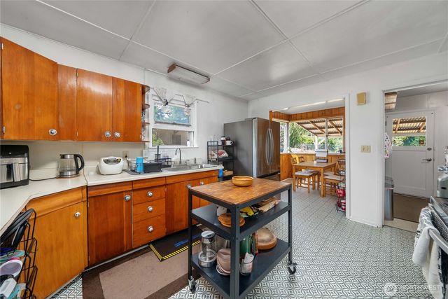 10251 3rd Avenue SW, Seattle, WA 98146