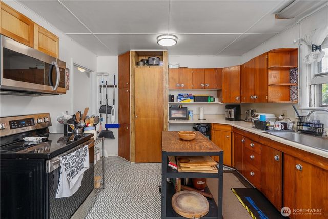 10251 3rd Avenue SW, Seattle, WA 98146