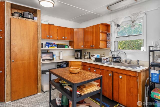 10251 3rd Avenue SW, Seattle, WA 98146