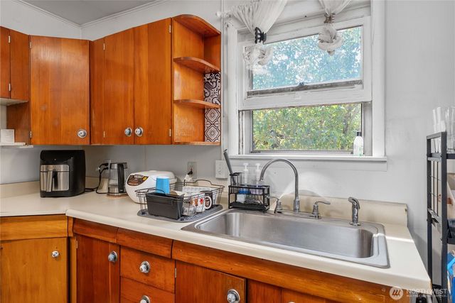 10251 3rd Avenue SW, Seattle, WA 98146