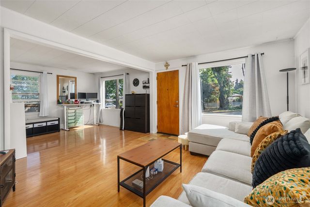 10251 3rd Avenue SW, Seattle, WA 98146