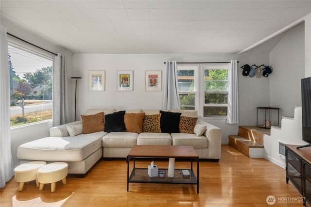 10251 3rd Avenue SW, Seattle, WA 98146