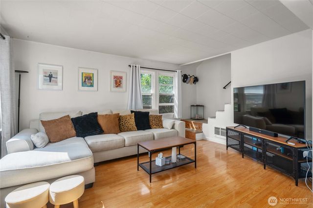 10251 3rd Avenue SW, Seattle, WA 98146