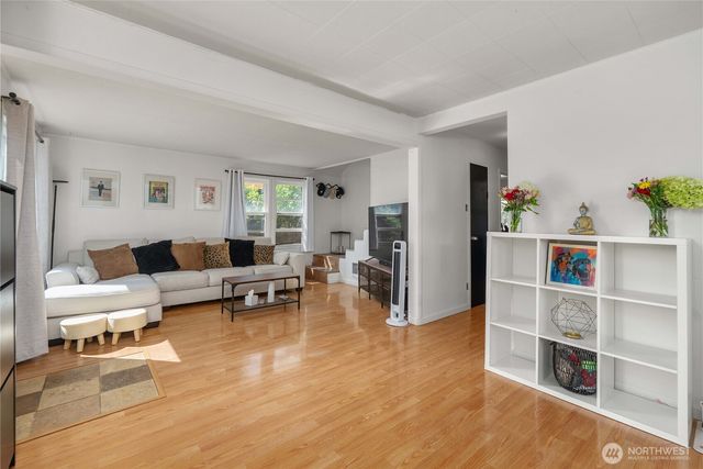 10251 3rd Avenue SW, Seattle, WA 98146