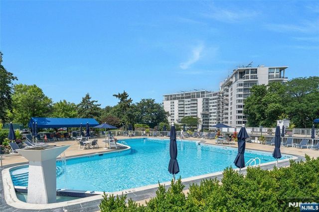 1 Claridge Drive 723, Verona, NJ 07044