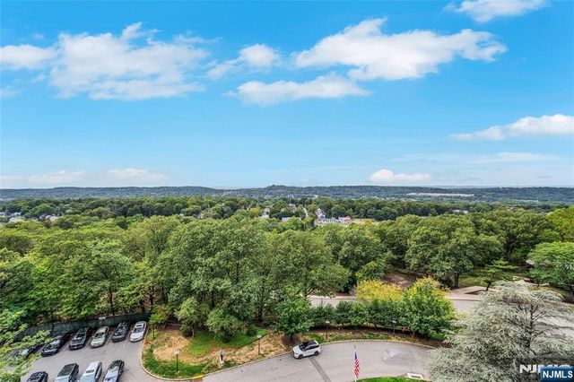 1 Claridge Drive 723, Verona, NJ 07044