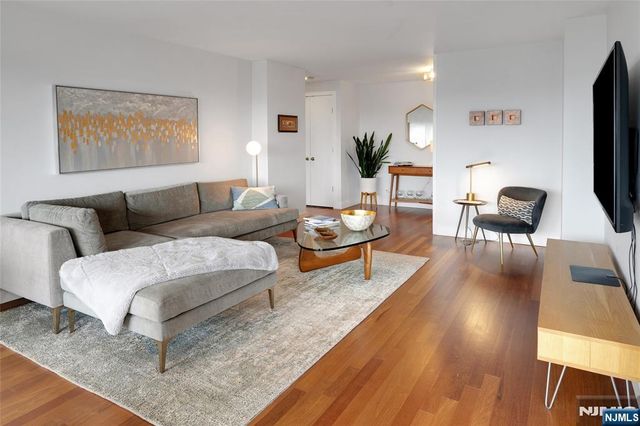 1 Claridge Drive 723, Verona, NJ 07044