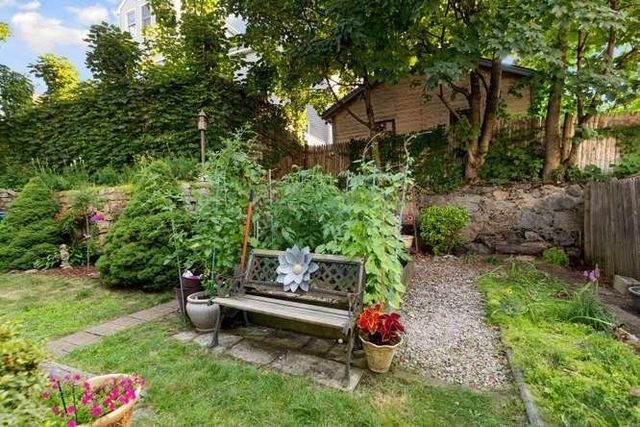 52 Eastern Ave, Lynn, MA 01902