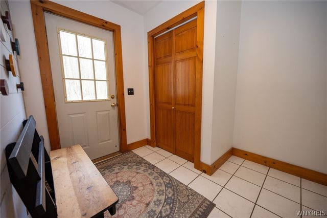 9496 West Hill Road, Boston, NY 14025