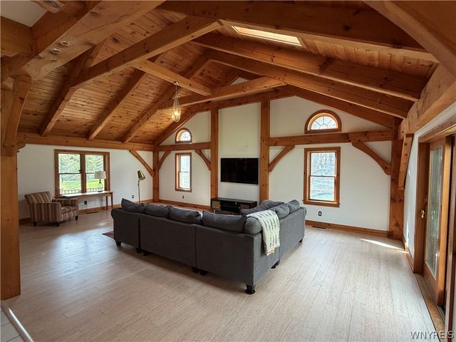 9496 West Hill Road, Boston, NY 14025