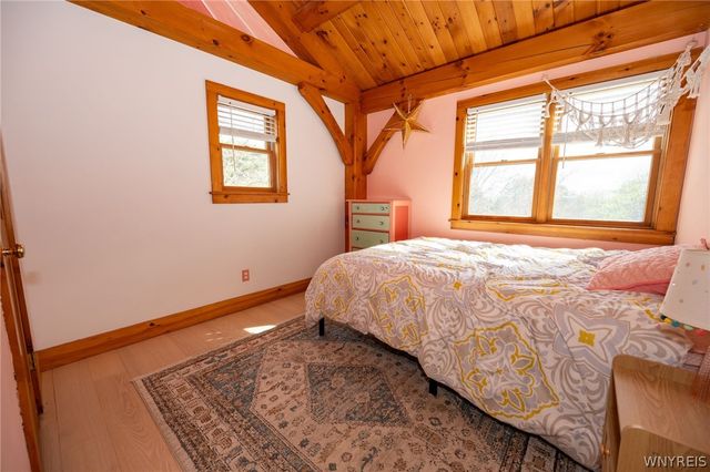 9496 West Hill Road, Boston, NY 14025