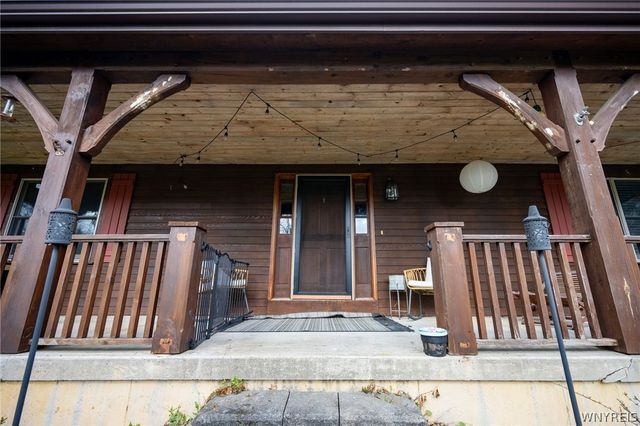 9496 West Hill Road, Boston, NY 14025