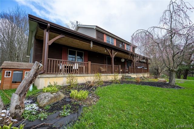9496 West Hill Road, Boston, NY 14025