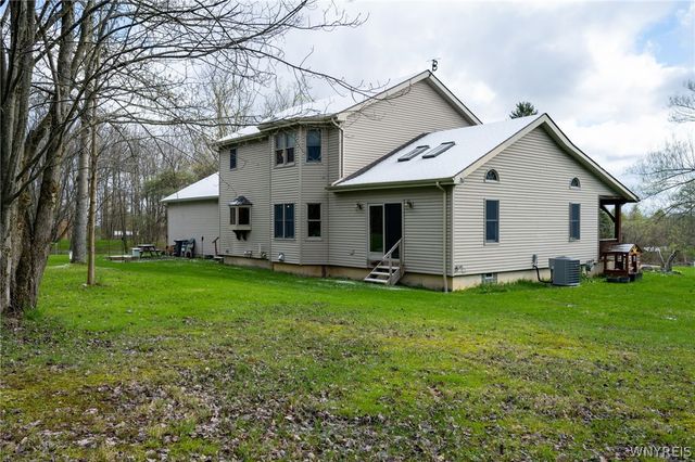 9496 West Hill Road, Boston, NY 14025
