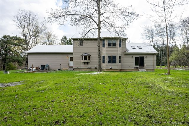 9496 West Hill Road, Boston, NY 14025