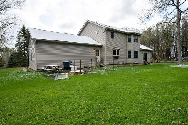 9496 West Hill Road, Boston, NY 14025