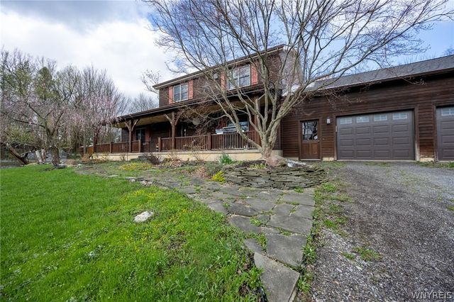 9496 West Hill Road, Boston, NY 14025