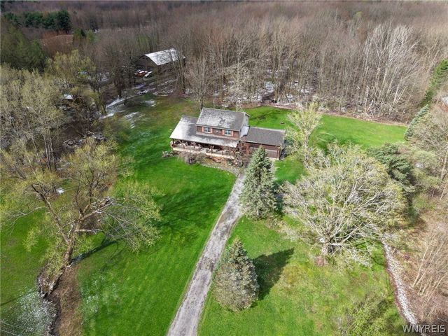 9496 West Hill Road, Boston, NY 14025