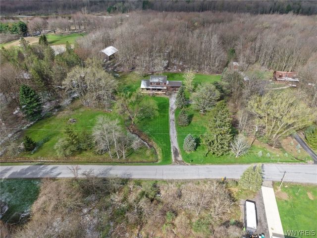 9496 West Hill Road, Boston, NY 14025