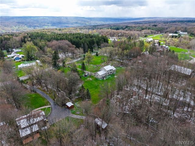 9496 West Hill Road, Boston, NY 14025