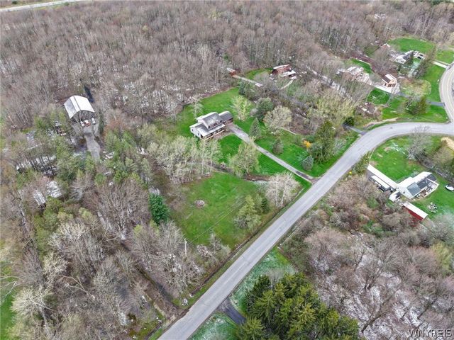 9496 West Hill Road, Boston, NY 14025