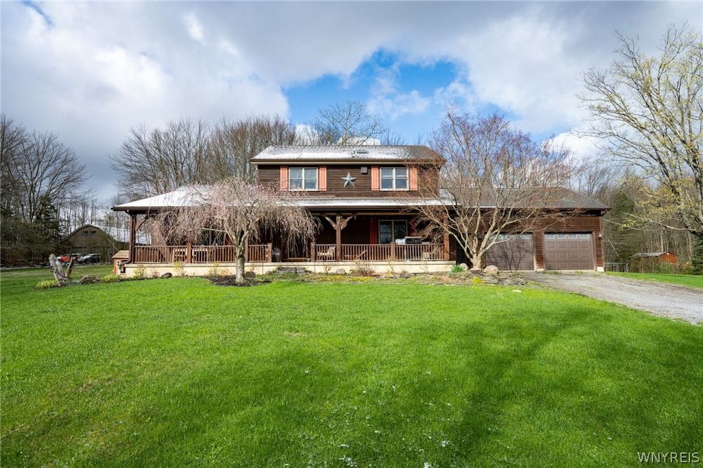 9496 West Hill Road, Boston, NY 14025