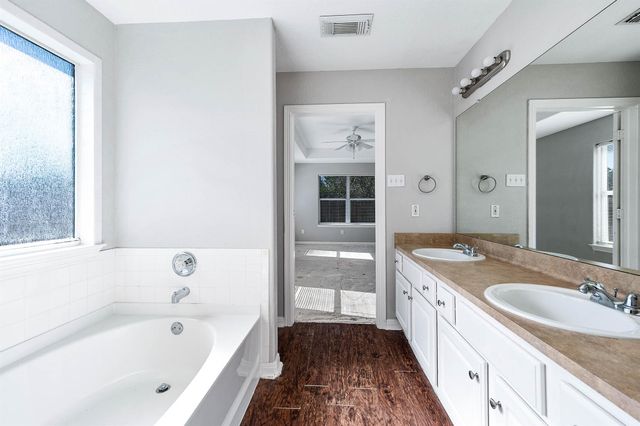 220 Kellyn Court, Conroe, TX 77306