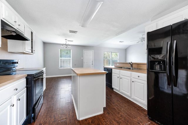 220 Kellyn Court, Conroe, TX 77306