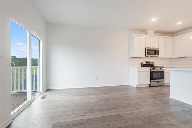 424 Comstock Road, South Elgin, IL 60177