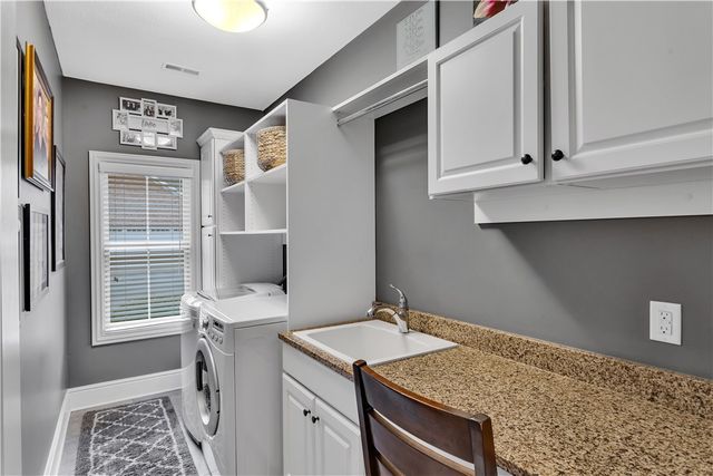 709 Crosswinds Dr, Peters Twp, PA 15317