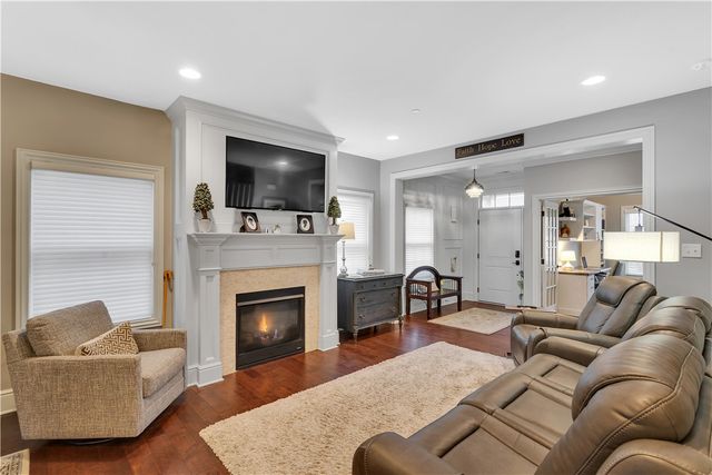 709 Crosswinds Dr, Peters Twp, PA 15317