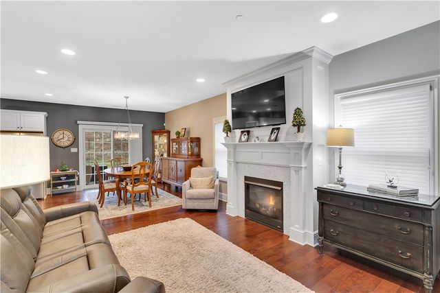 709 Crosswinds Dr, Peters Twp, PA 15317