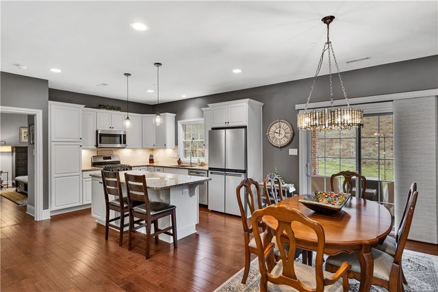 709 Crosswinds Dr, Peters Twp, PA 15317