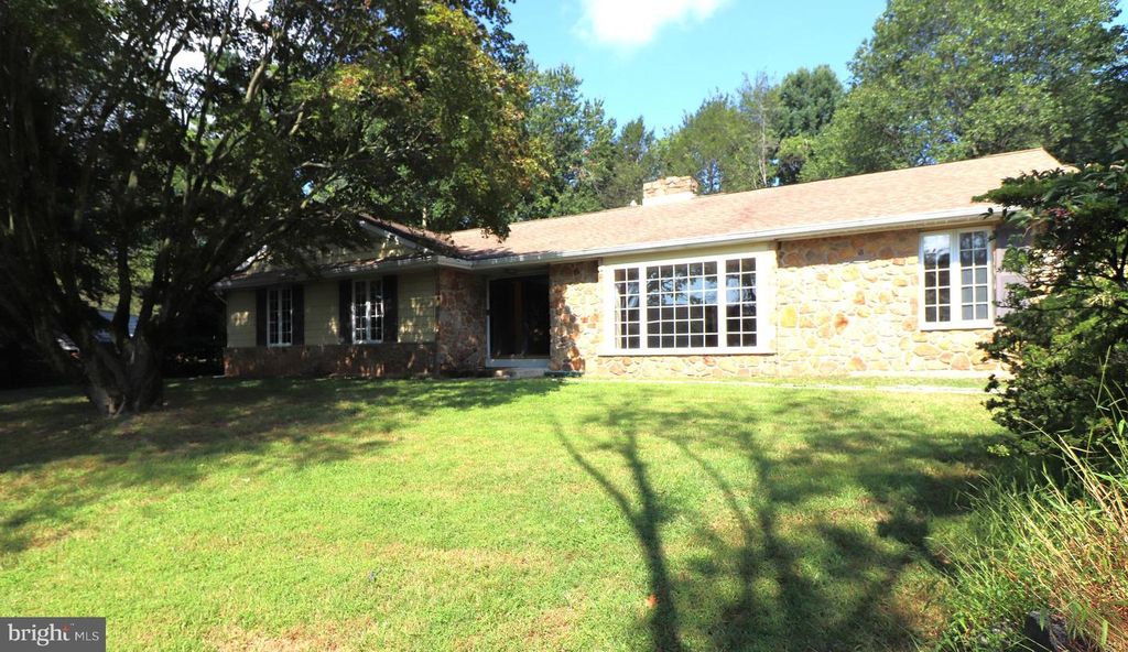 2734 OLD CEDAR GROVE RD, Broomall, PA 19008
