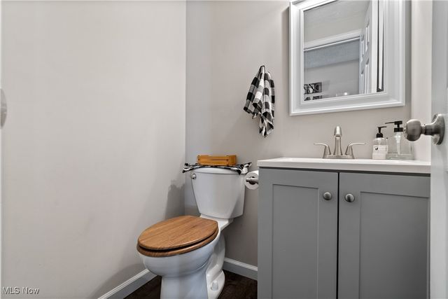 324 Greenbriar Drive, Cortland, OH 44410