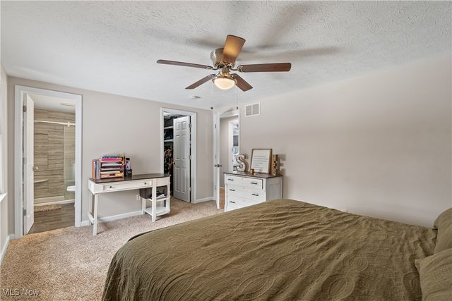 324 Greenbriar Drive, Cortland, OH 44410