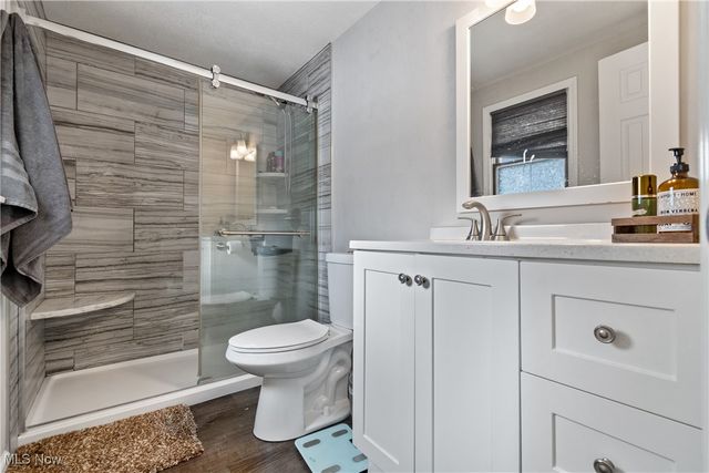 324 Greenbriar Drive, Cortland, OH 44410