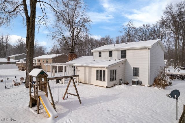 324 Greenbriar Drive, Cortland, OH 44410