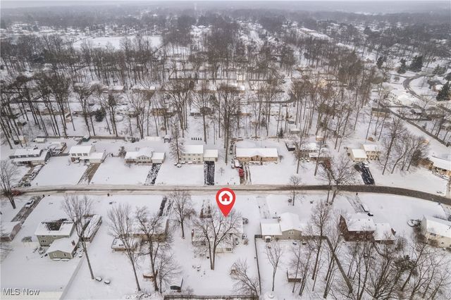 324 Greenbriar Drive, Cortland, OH 44410