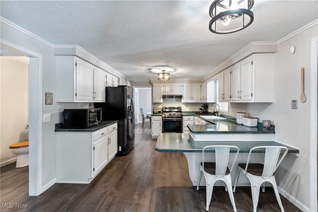 324 Greenbriar Drive, Cortland, OH 44410