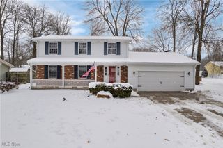 324 Greenbriar Drive, Cortland, OH 44410