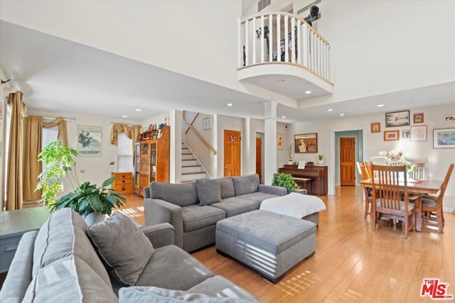 925 Dickson Street, Marina Del Rey, CA 90292